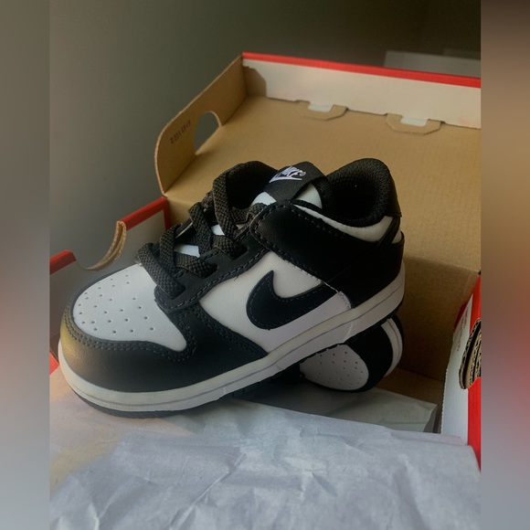 Kids Nike Panda Dunks - Picture 3 of 7